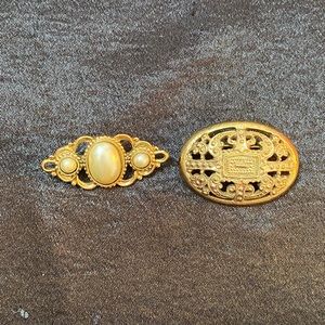 1928 company Brooches